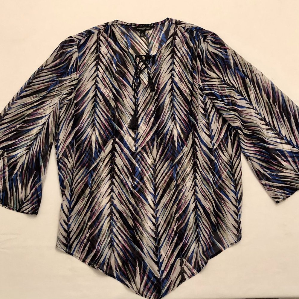 Banana Republic 3/4 Sleeve Feather Pattern Blouse -sz M - Party / Date Night Top